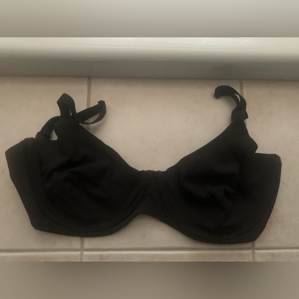 I’m selling 4 Skims bras together as a bundle, all 36DD (36E). Colors as shown. - Picture 2 of 16